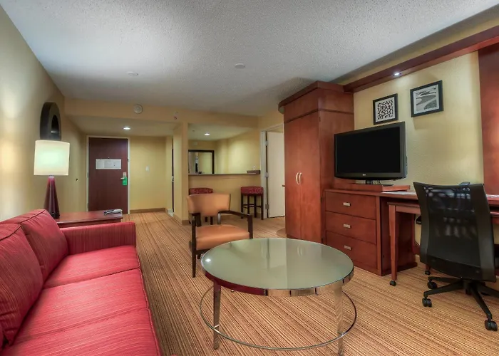 Courtyard By Marriott Hotel 2*