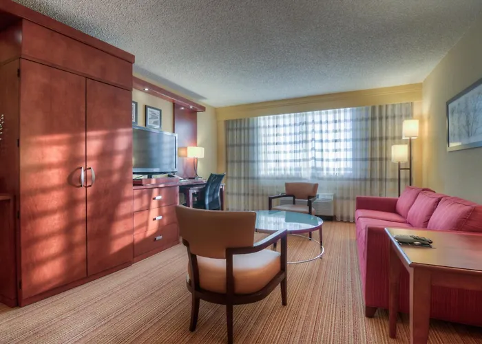 Courtyard By Marriott 2*