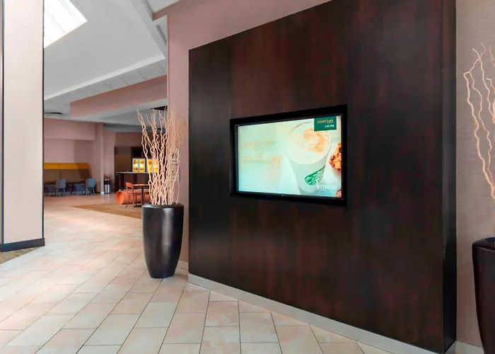 Courtyard By Marriott 2*
