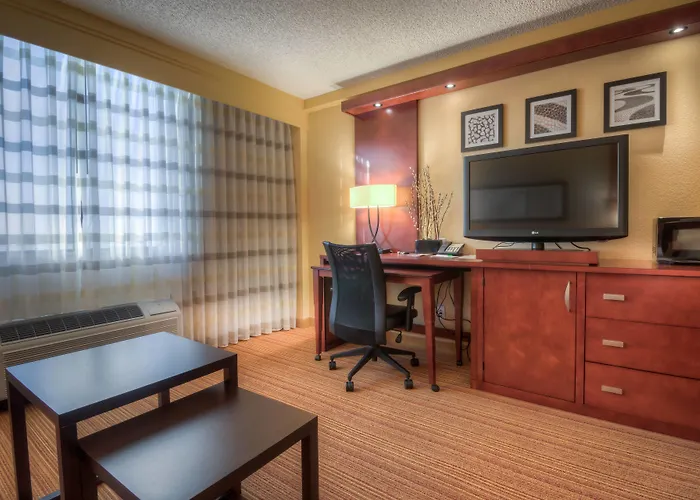 Hotel Courtyard By Marriott