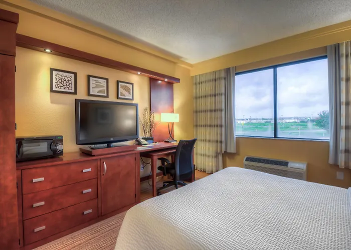 Courtyard By Marriott Hotel 2*