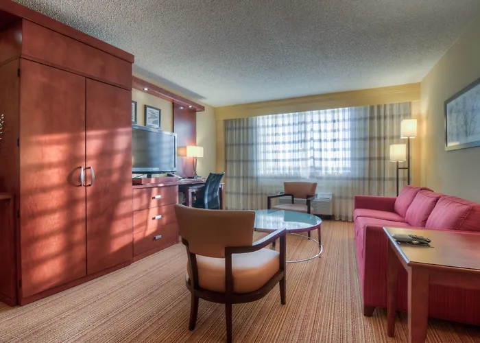 Courtyard By Marriott 2*